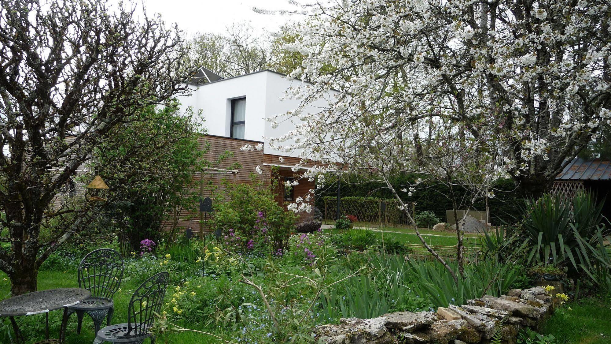 Le Jardin Aux Oiseaux Bed & Breakfast Férel Exterior photo